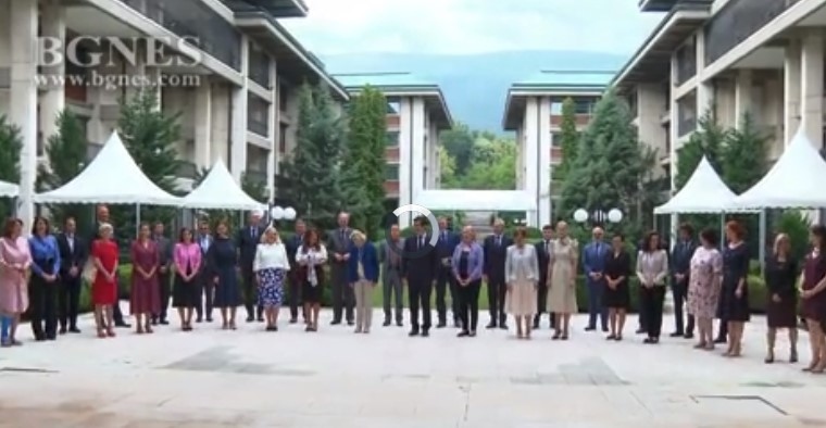 Премиерът в оставка Кирил Петков беше домакин на работна закуска